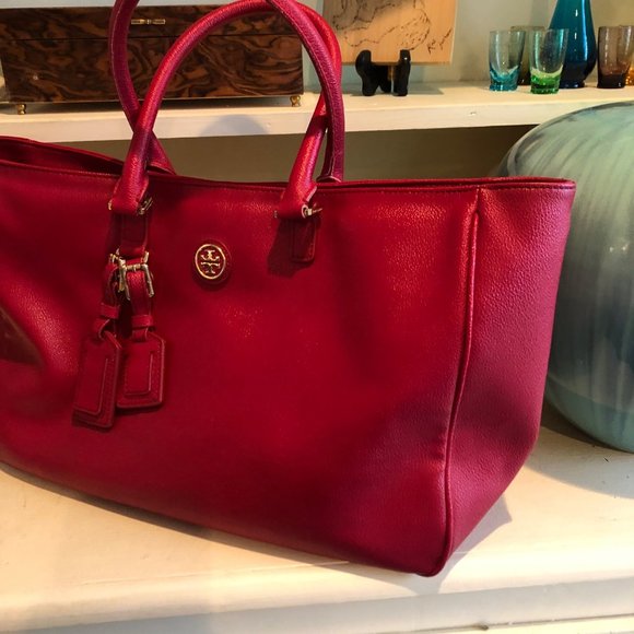 **SOLD***TORY BURCH Large Red Leather Tote Handbag Shoulder Bag Gold Hardware - Picture 2 of 16